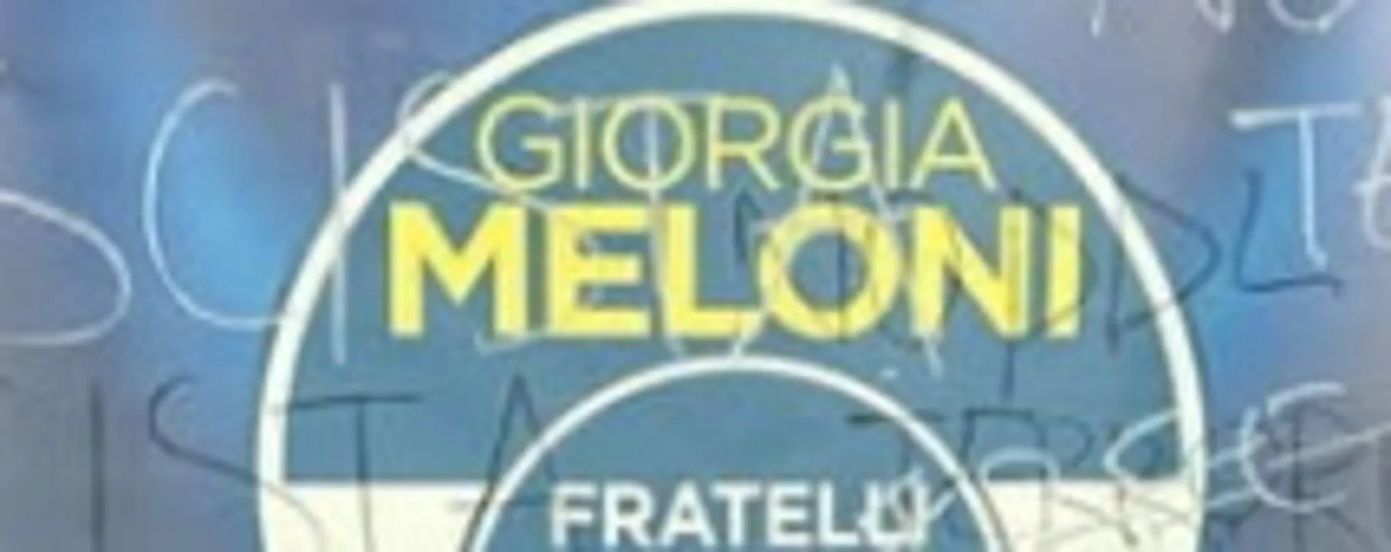 Si vota, vandali rossi contro FdI: sfregio "democratico" <span style="color: rgb(153, 0, 0);">Foto</span>
