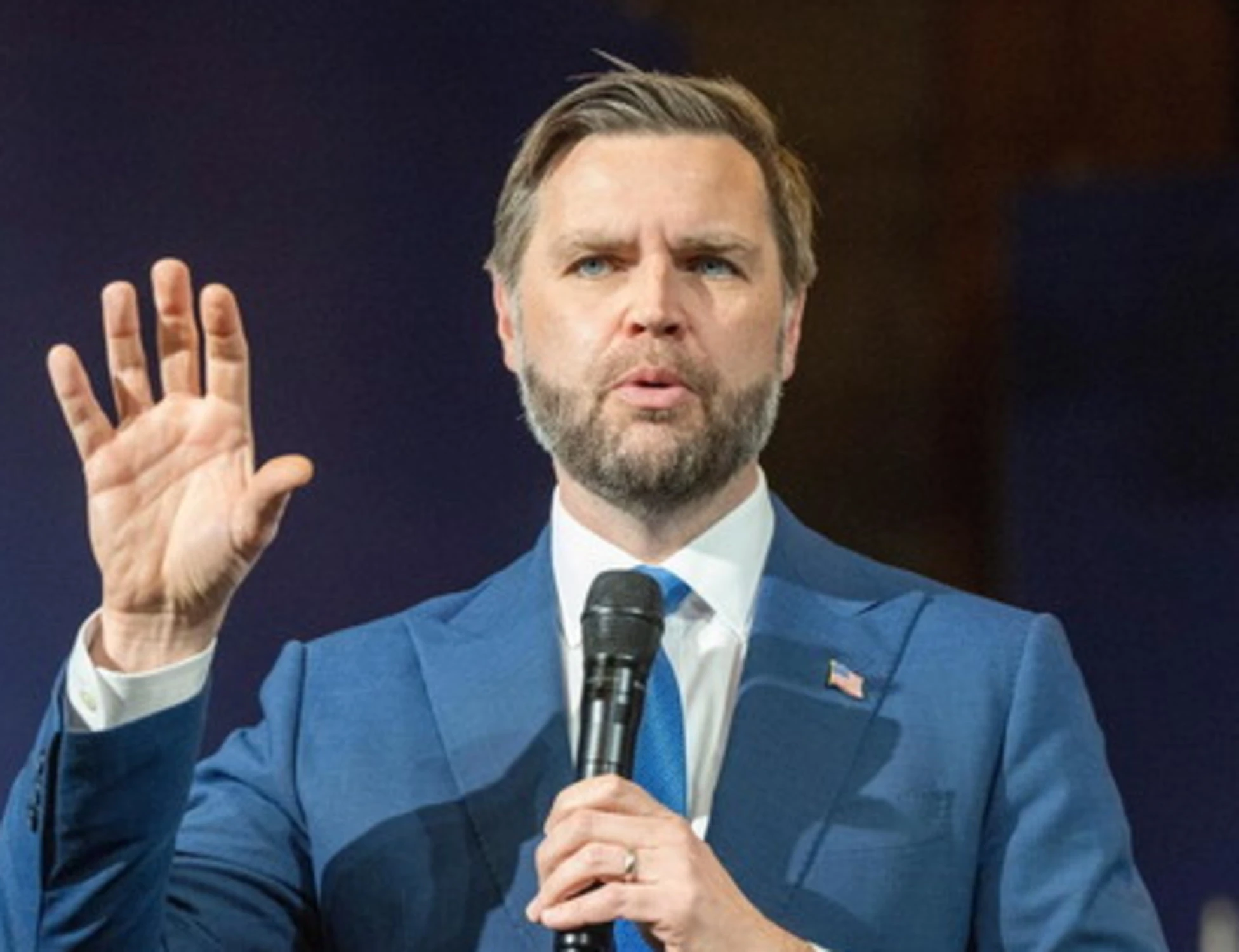 Anche JD Vance l'ha detto: "Meloni è una vera leader che può fare l'Italia grande"