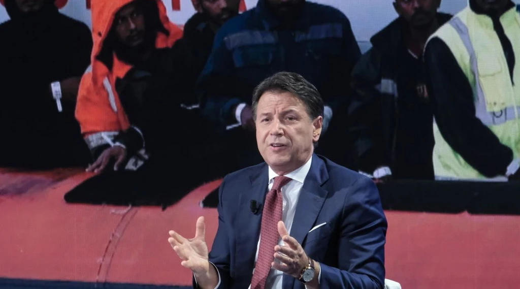Giuseppe Conte, migranti e superbonus: attacca il governo ma si fa male da solo