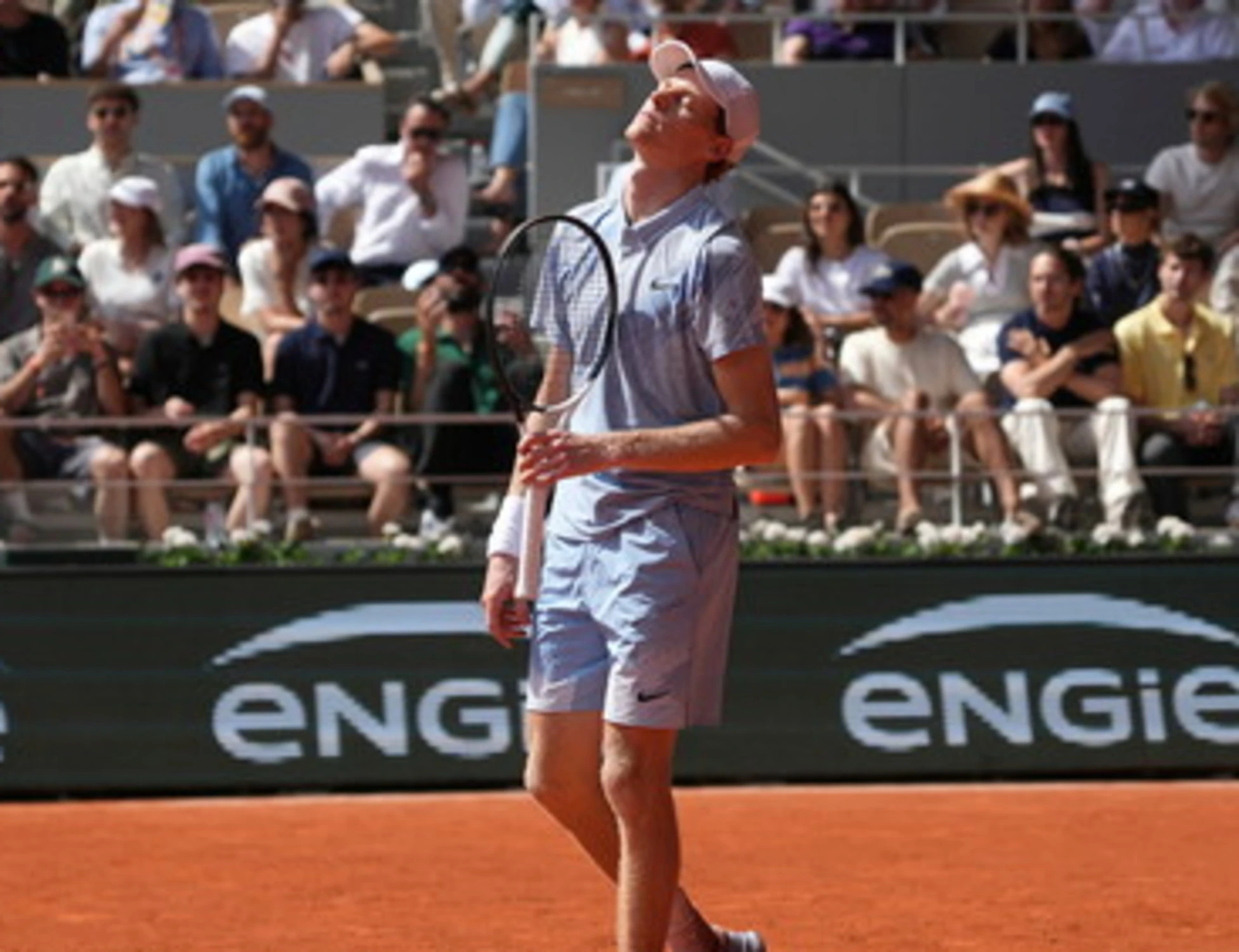 Sinner, "non è stato il caldo": l'inquietante ipotesi dietro il malore al Roland Garros