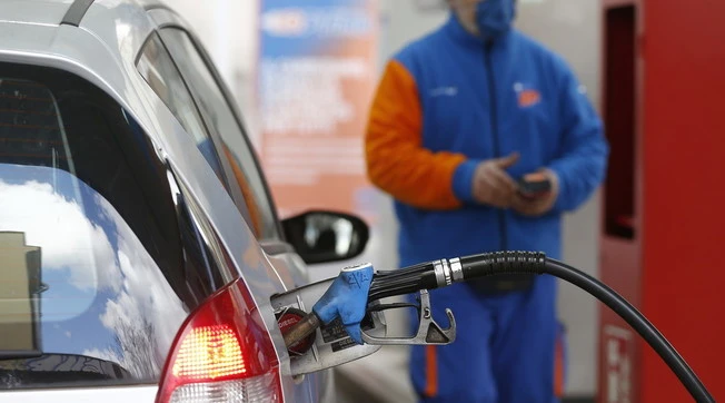 Benzina, valanga di sanzioni: distributori chiusi, chi rischia grosso