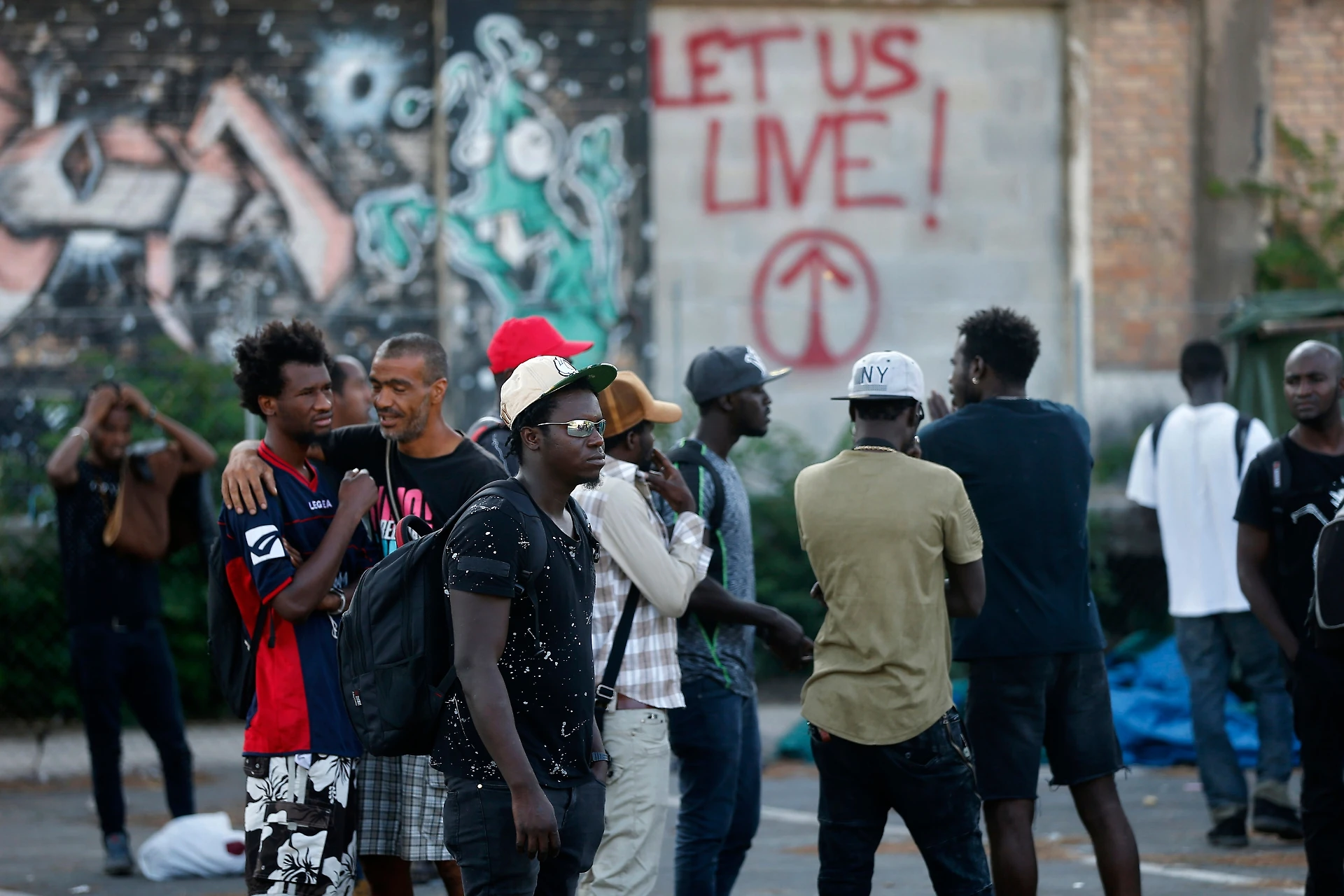 Ong, i trucchi insegnati agli immigrati per fingersi profughi