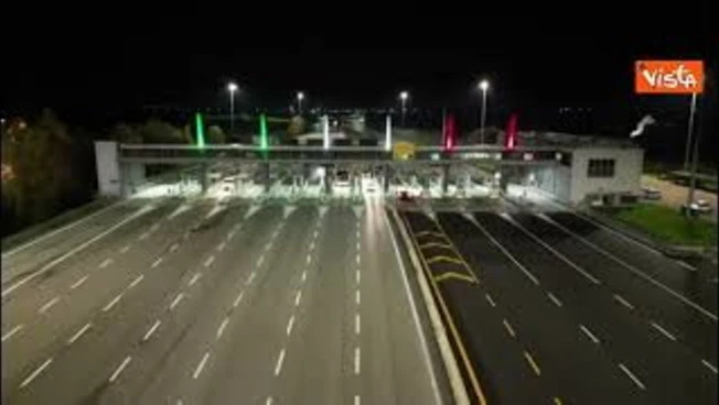 Milano Cortina, sui caselli di Aspi illuminazione tricolore. Per primo Venezia Nord sulla A27