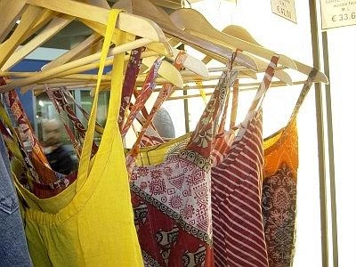 Gli italiani 'bocciano' le griffe e puntano sul valore ambientale dei prodotti