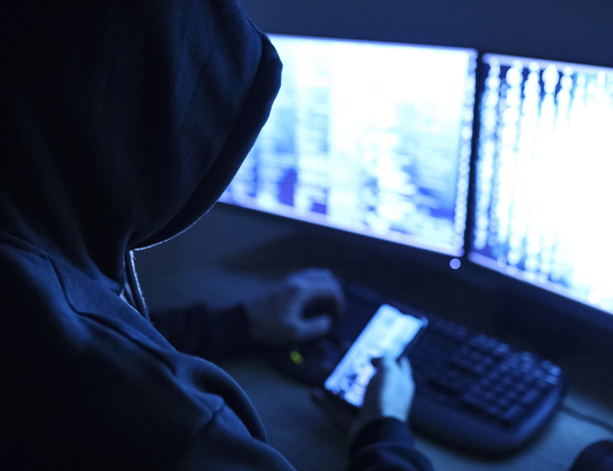 Como, 16enne arrestato per terrorismo: manuale per costruire bombe, "jihadista e neonazista"