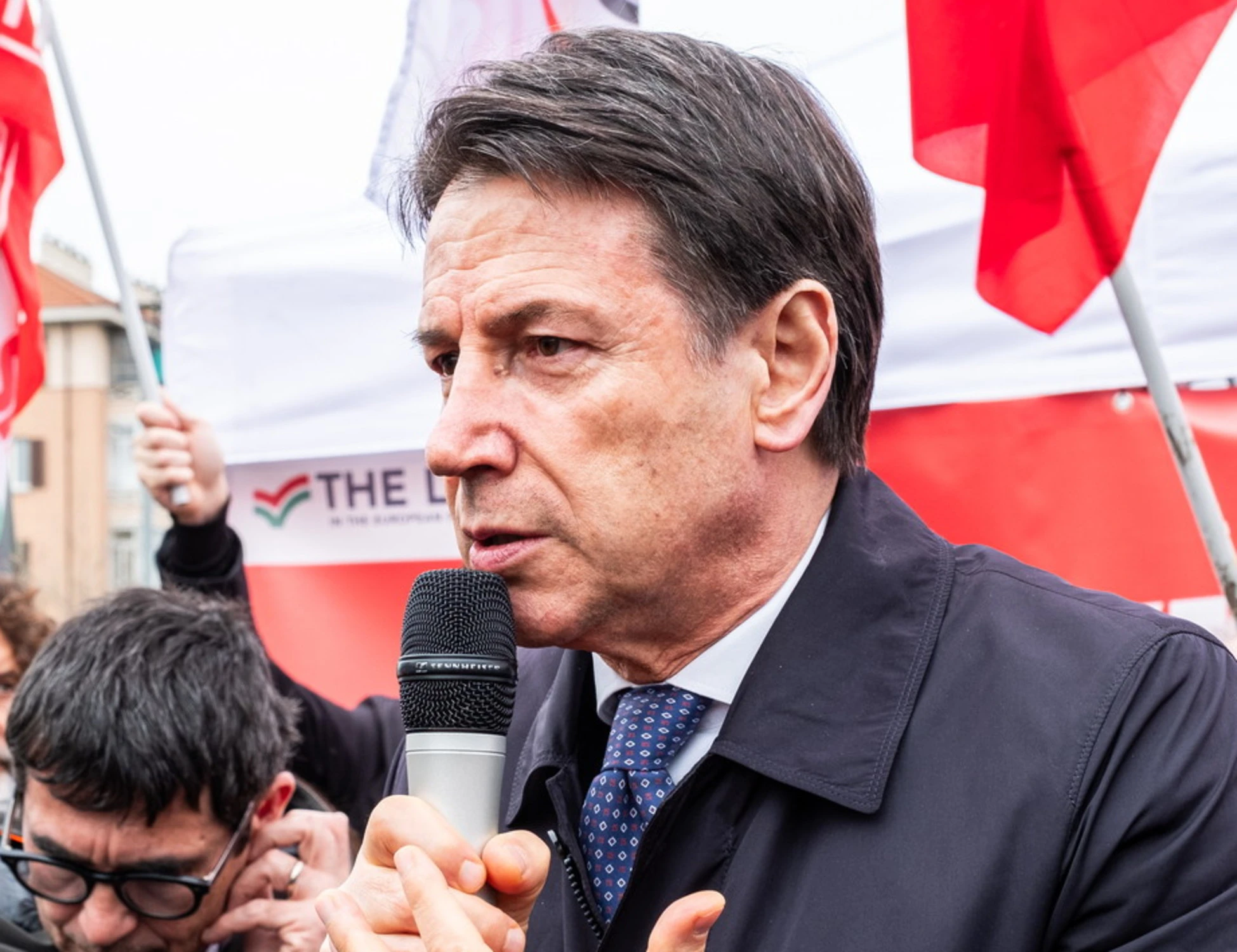 Giuseppe Conte, gran maestro di trasformismo: conta solo la poltrona