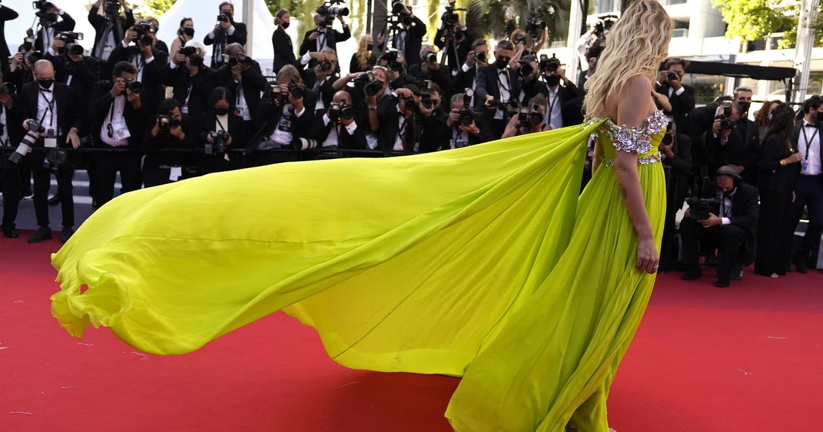 Chiara Ferragni, notate niente di strano? Roba da matti: sul red carpet a Cannes così: il dettaglio sfuggito a tutti