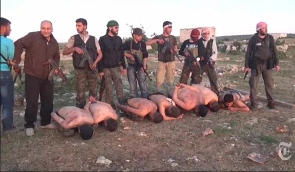Siria, il video choc: i ribelli fucilano 7 soldati di Assad