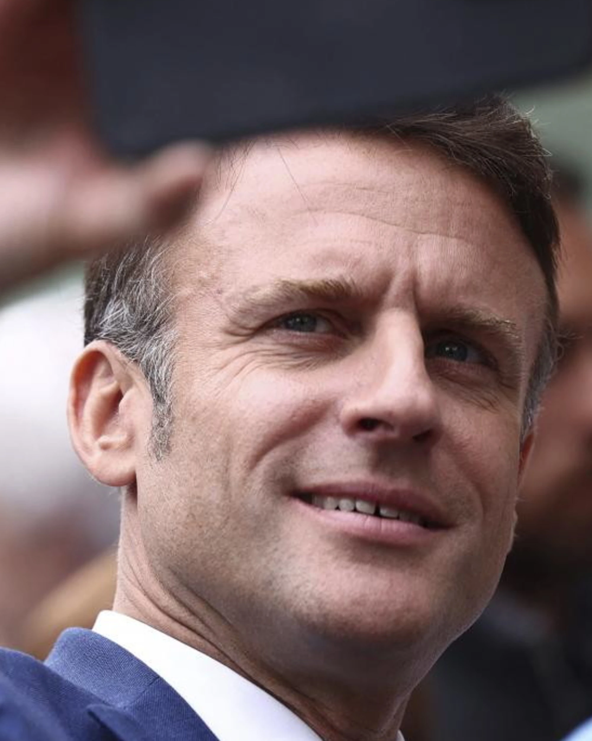 Macron o la sinistra italiana: chi sta facendo una figura peggiore?