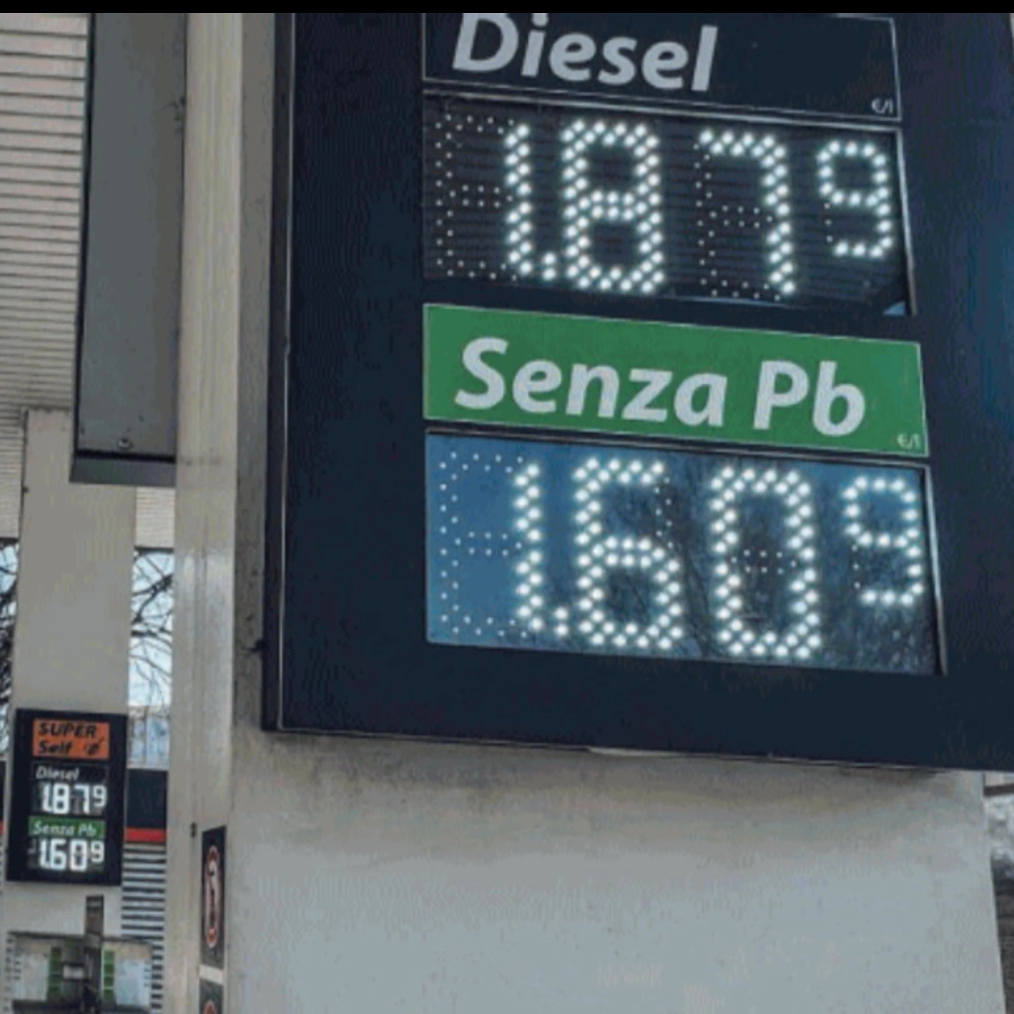 La benzina è già scesa, ora tocca alle bollette