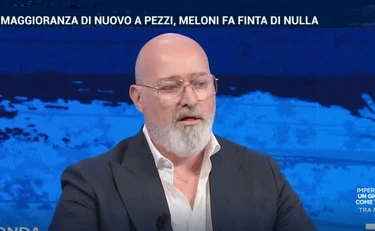 In Onda, Bonaccini perde la testa: "Diciamo agli italiani che siamo cogl***?"