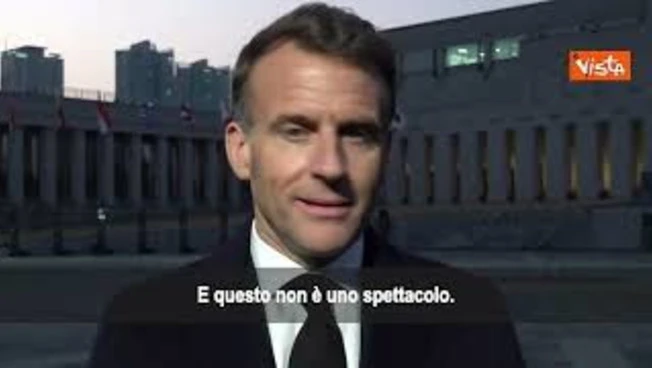 Macron su Trump: Si smentisce di continuo, il mondo ha bisogno di stabilità