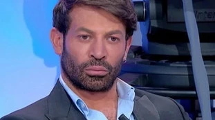Uomini e Donne, dramma per Gianni Sperti: morto il padre, lo strazio in due toccanti parole