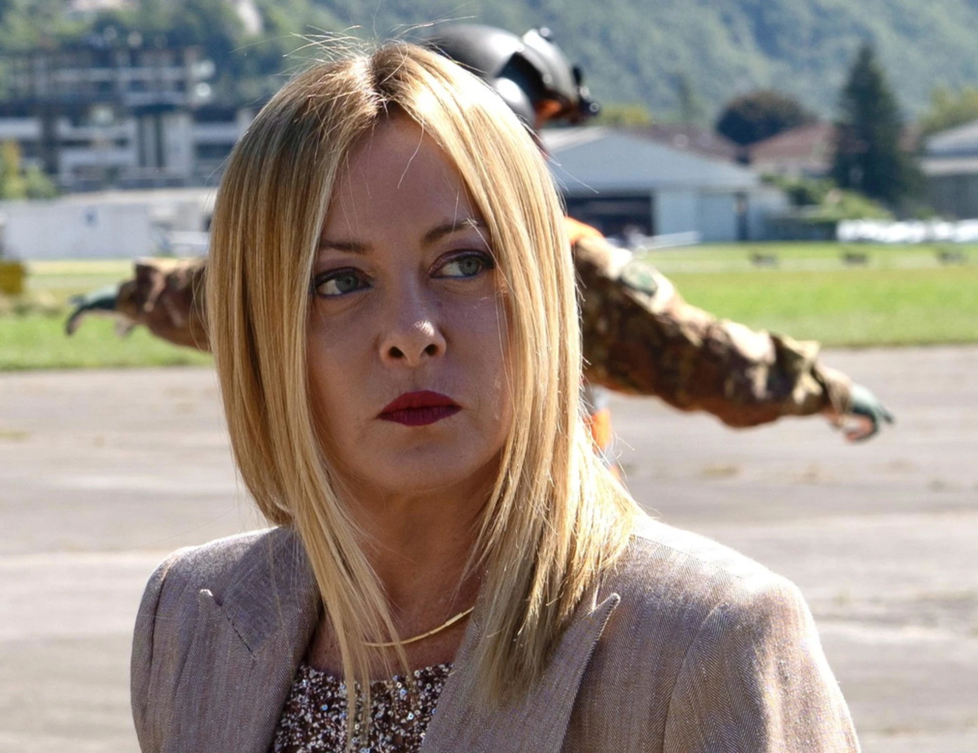 Giorgia Meloni, la minaccia-choc: "Cecchini, organizzatevi per spararle"