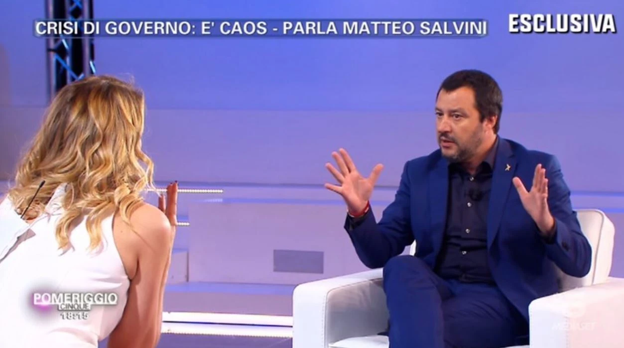 Salvini si prende il centrodestra: bomba dalla D'Urso. Il siluro a Berlusconi sul voto: "O si fa così, oppure noi..."