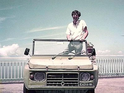 Camorra, 28 anni fa moriva Giancarlo Siani. Saviano fa ripartire la sua Mehari