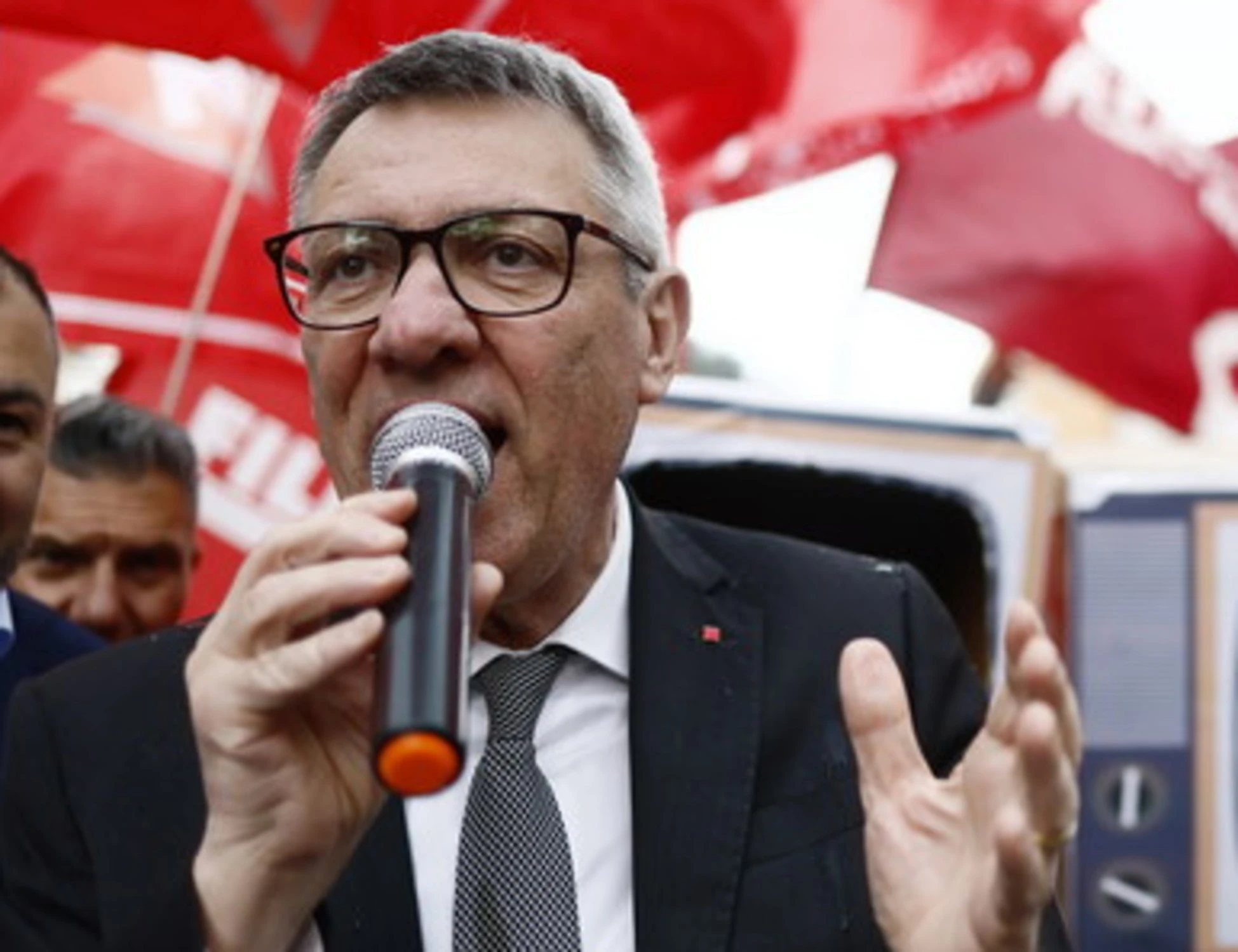 Maurizio Landini e il cinema comico: come si fa ridere dietro
