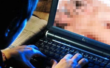 Aosta, abusavano del nipote e nel frattempo filmavano: arrestata una coppia