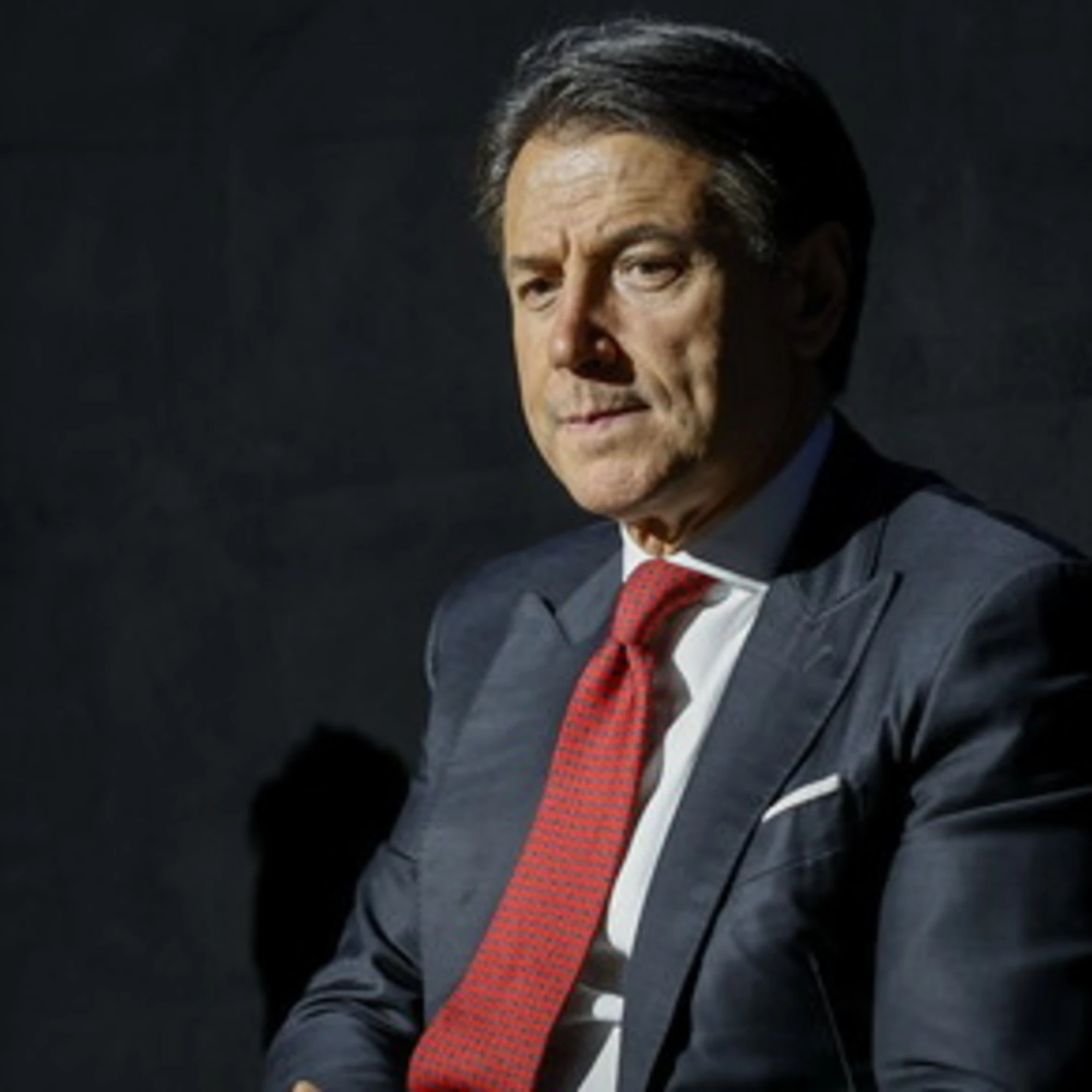 Conte scivola sull'olio