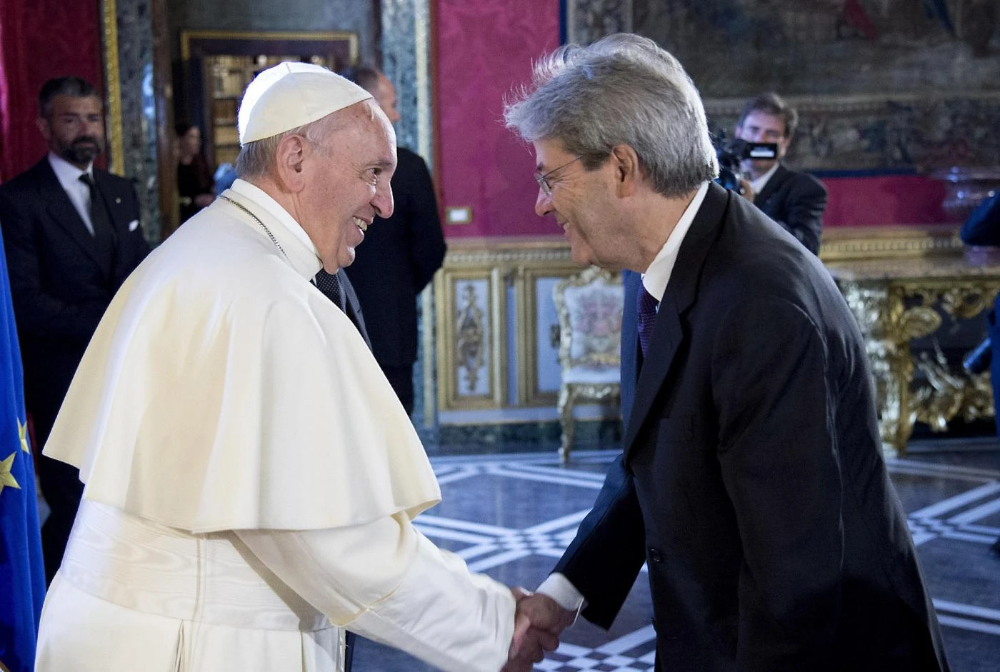 Papa Francesco e Paolo Gentiloni, il patto segreto a favore dello ius soli: quella sera a casa del cardinale...