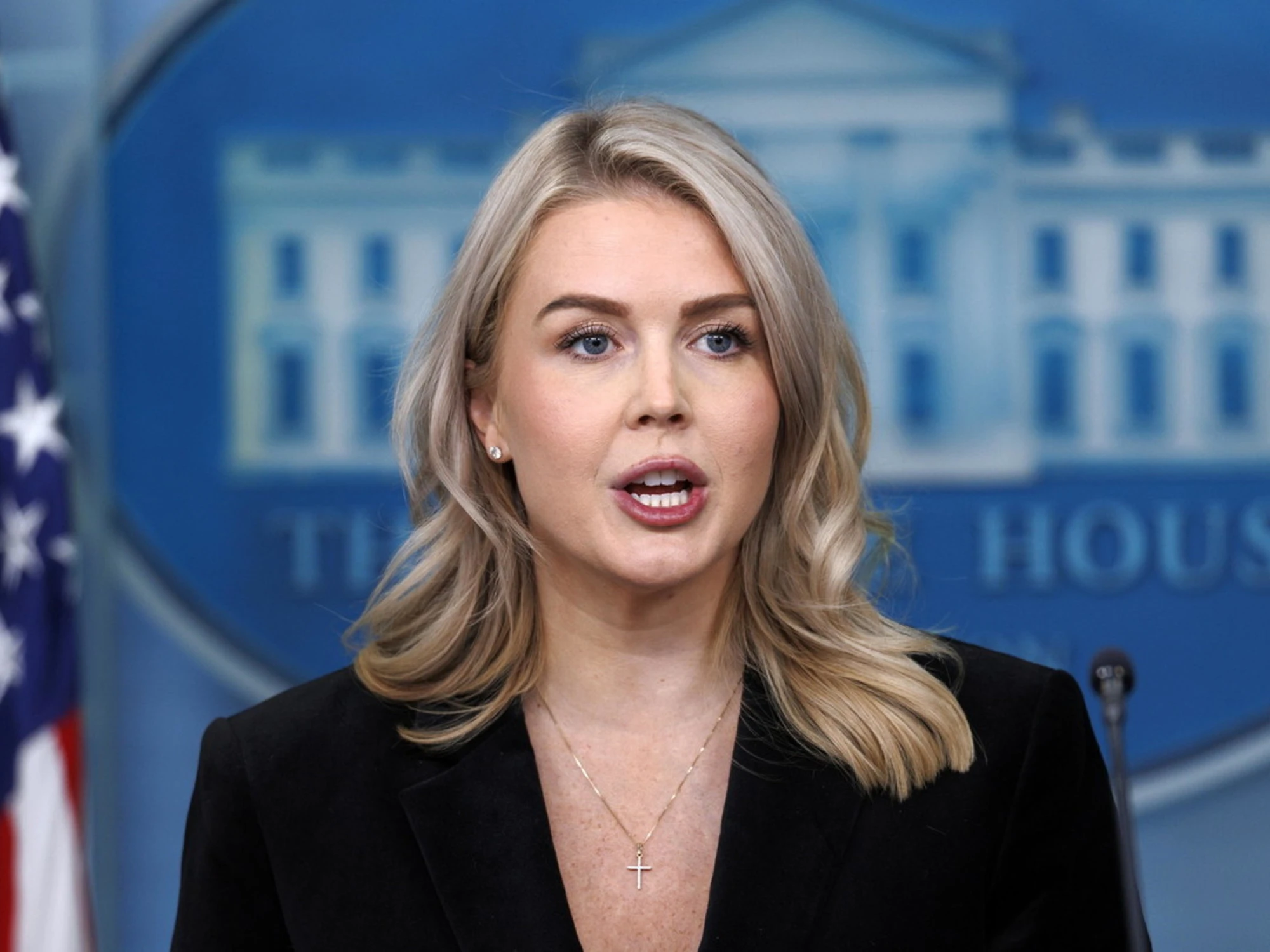 Karoline Leavitt, bomba della cognata sulla portavoce di Trump: "Così vuole rubarmi il figlio"