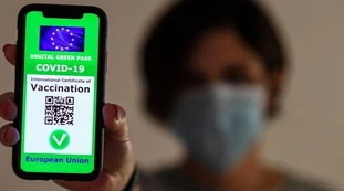 Green pass, via libera per dipendenti pubblici e privati. Ira dei sindacati: "I tamponi siano gratuiti"