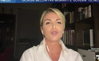 https://media.liberoquotidiano.it/v95ELRMXvJwa-6wUBzBEjKB0Uv_jQOPGGYVt5vT_Q6M/width:800/quality:90/aW1hZ2VzLzIwMjUvMTAvMTYvMTAwMTE2ODkxLTBhZjFlZGNhLTc3ZGEtNDU0OC1iMzk0LThlZmI3MmYyZTQ0Yy5qcGc.webp