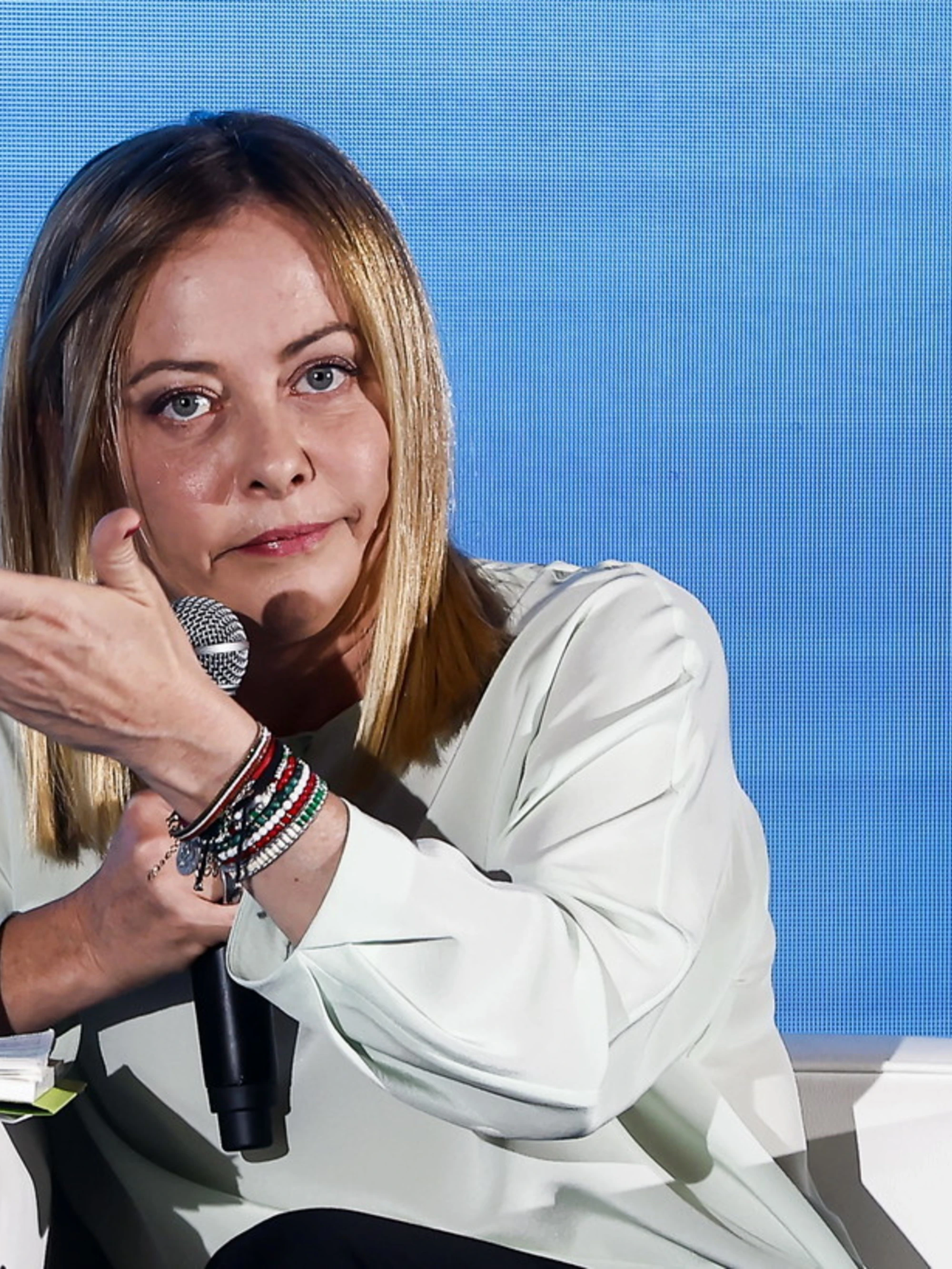 Meloni sbugiarda Elly Schlein sull'astensione 