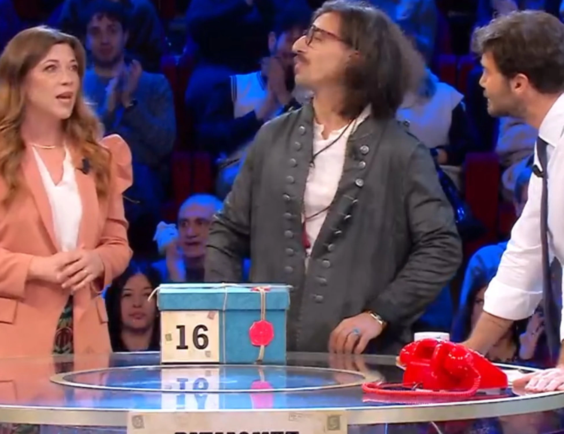 Affari Tuoi, tensione alle stelle tra Jonathan e sua moglie: "Sto elemento"