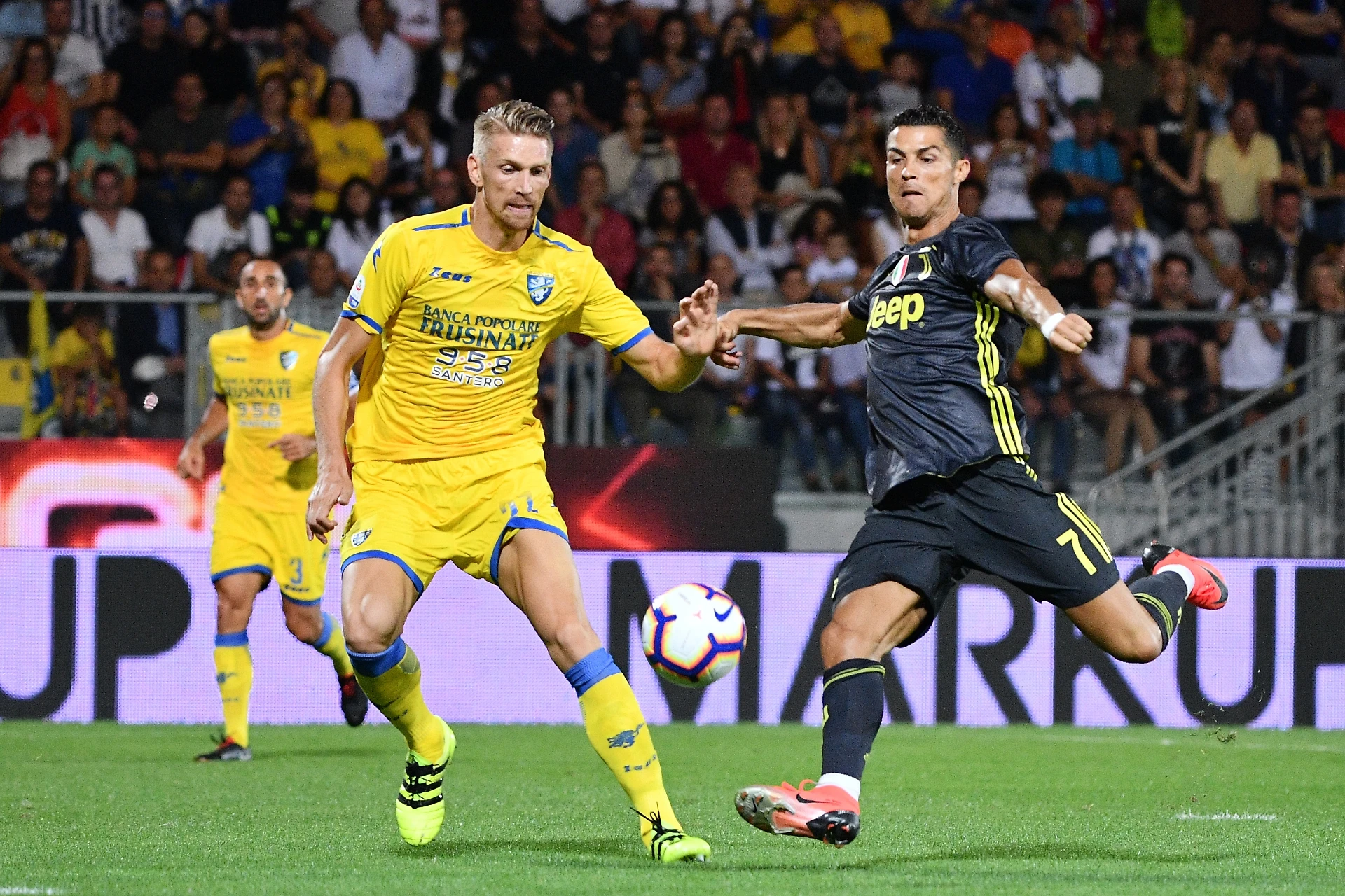 Juventus, serve Ronaldo e Bernardeschi per abbattere il Frosinone: 2-0