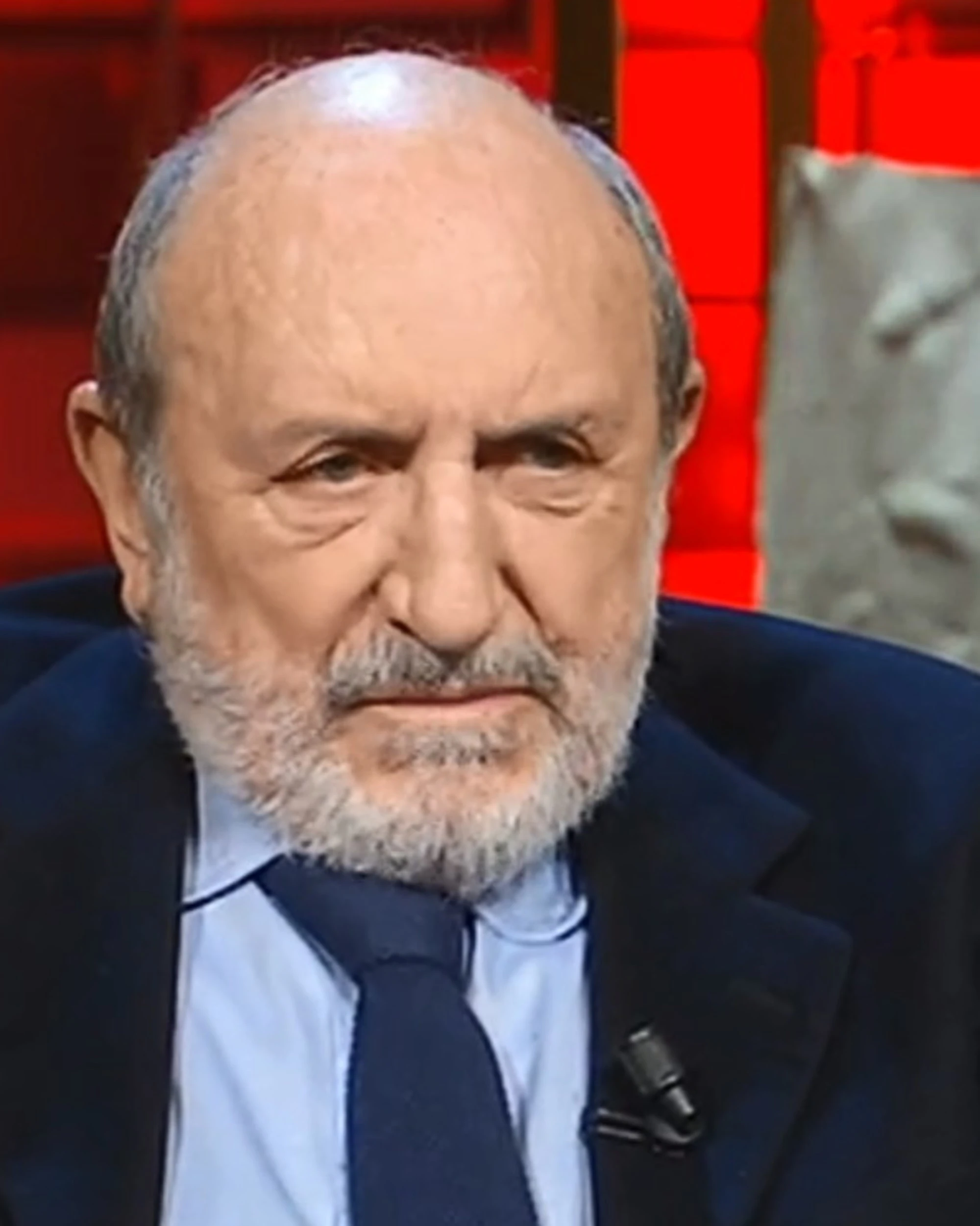 Galimberti contro Meloni: "L'aspetto fisico...". FdI lo spiana: "Che tristezza cadere così in basso"