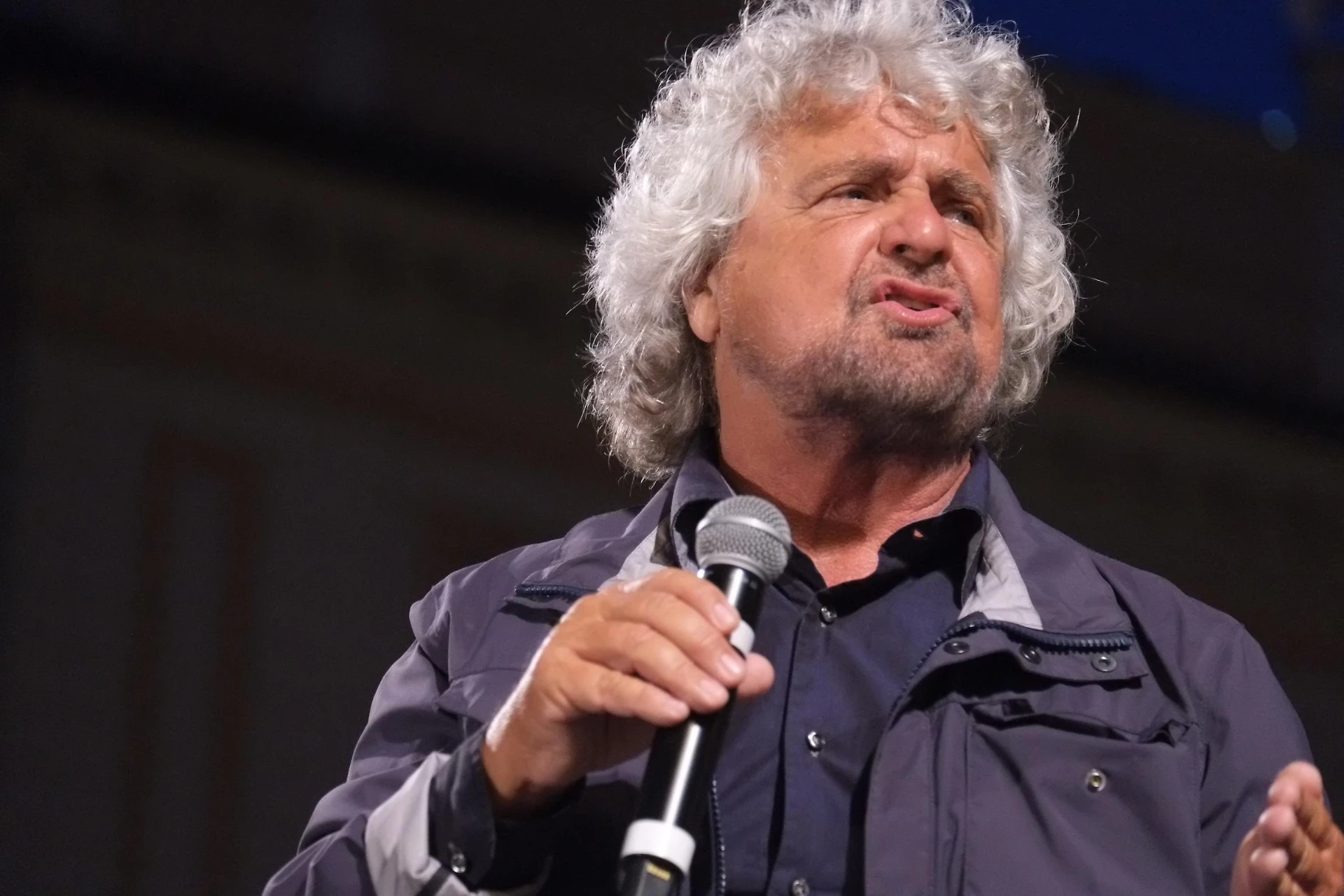 Sondaggio da record per Grillo. Tonfo dei ministri di Renzi