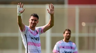 Vlahovic al Psg, "ti tagliamo le dita": il messaggio choc