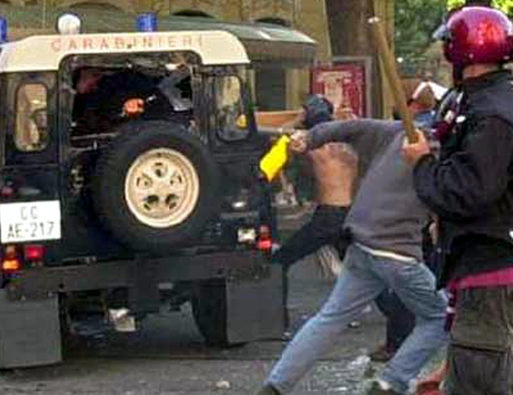 Quel pestaggio ha ribaltato la narrazione sugli agenti iniziata alla Diaz