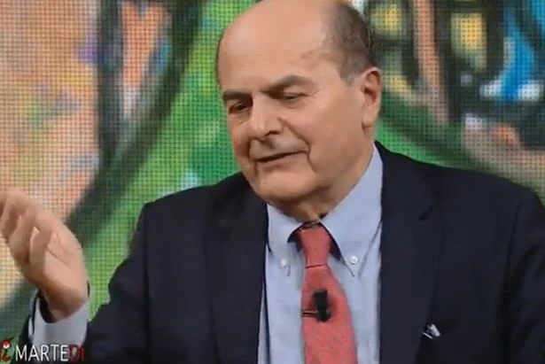 Pierluigi Bersani, l'ora della vendetta su Renzi in diretta da Floris: "Open? Non si è mai visto al mondo"