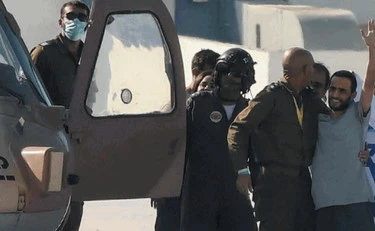 https://media.liberoquotidiano.it/vF-UGn4JZE9Wsfjxc9JWnl5RzyZjUxLBCJRM_iY5n7k/width:800/quality:90/aW1hZ2VzLzIwMjUvMTAvMTQvMDYwMTAxNDAyLTc1NDQyMmQxLTYzNzItNDExNS04M2Y3LTUwN2IyNjRhZmU1ZS5qcGc.webp