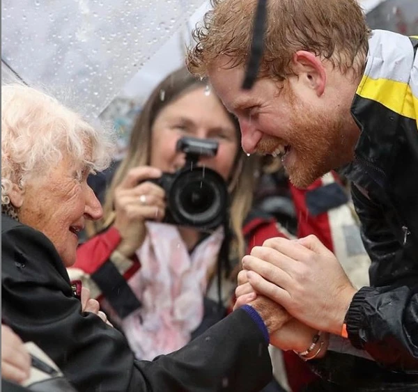 Principe Harry, periodo drammatico: non solo le follie di Meghan Markle, il tragico lutto che lo colpisce