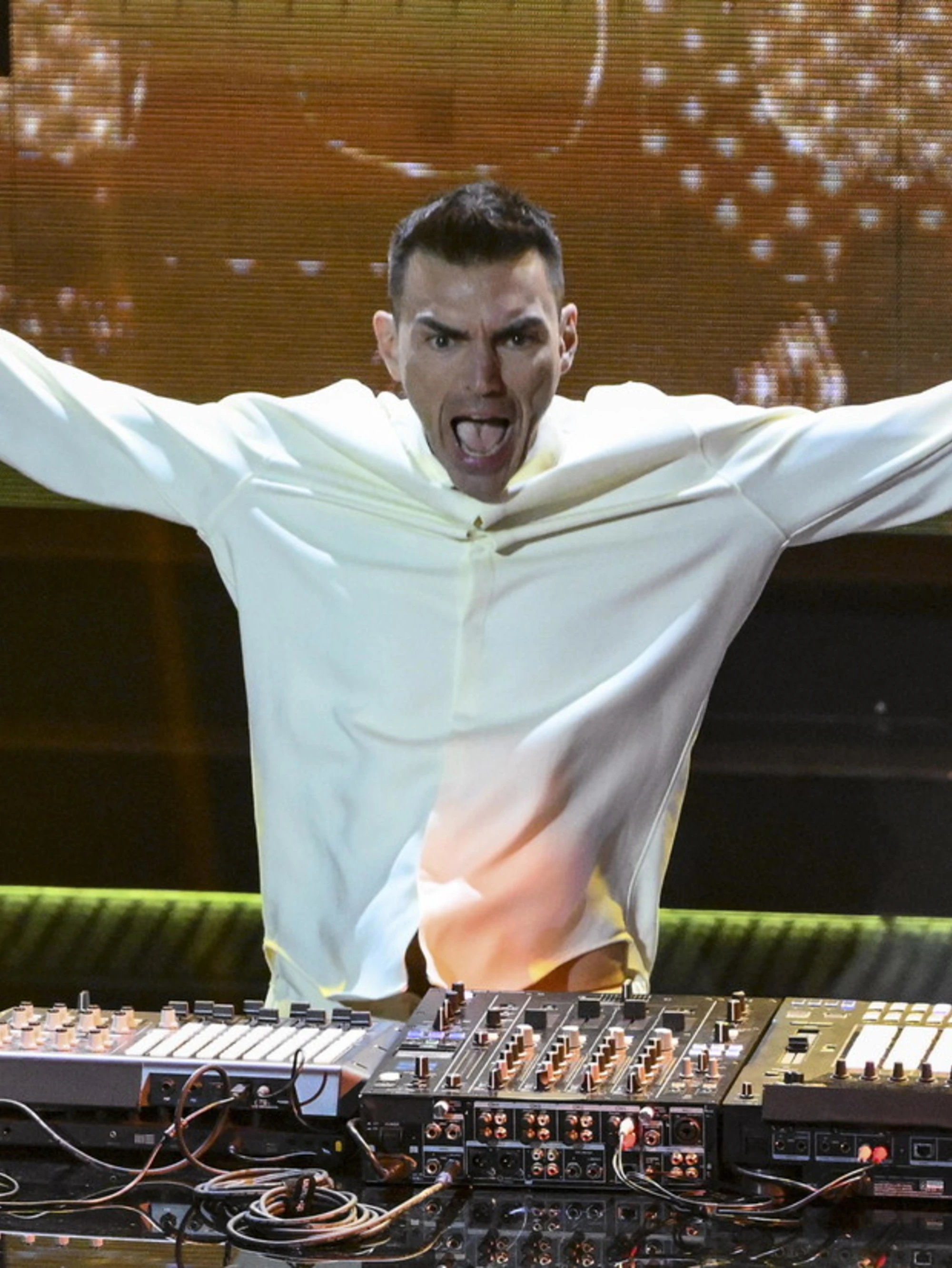 Gabry Ponte, "cambiare il testo di Tutta l'Italia per gli Eurovision?": la decisione clamorosa