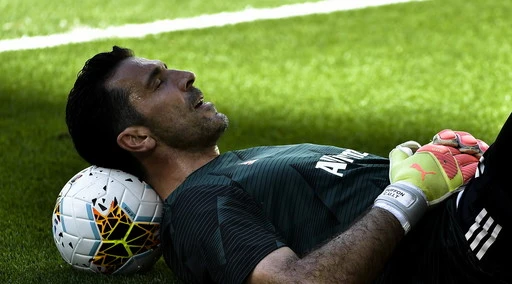 Gigi Buffon, stanco di fare la riserva il portiere medita l'addio alla Juventus e al calcio
