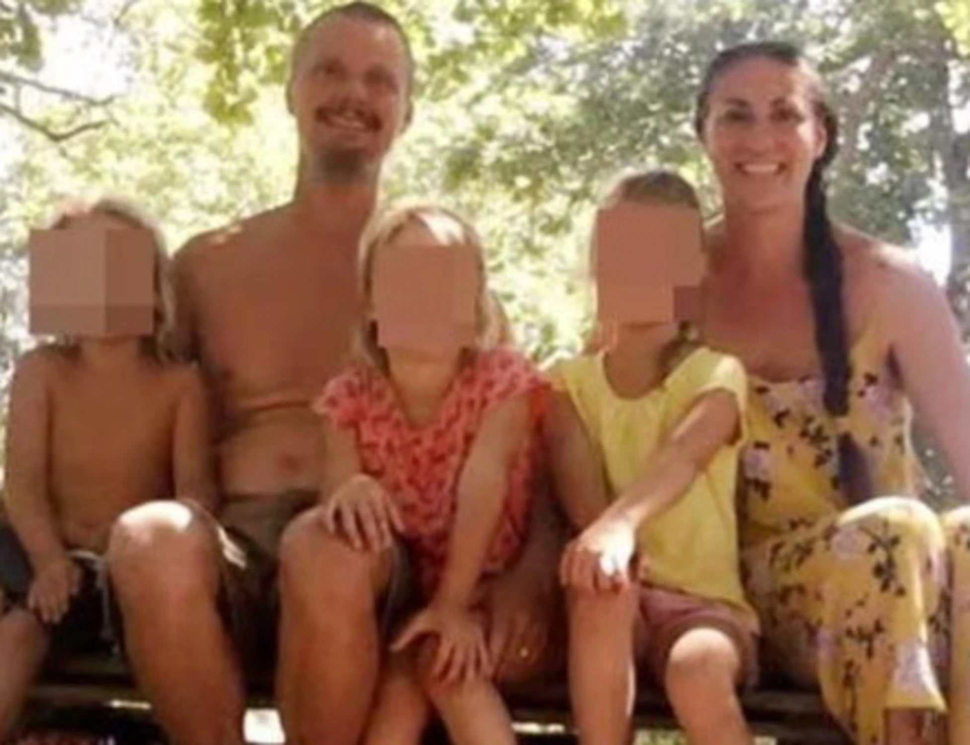 Famiglia nel bosco, "aggressione coi bastoni": madre separata dai figli, "le ragioni dell'ordinanza"