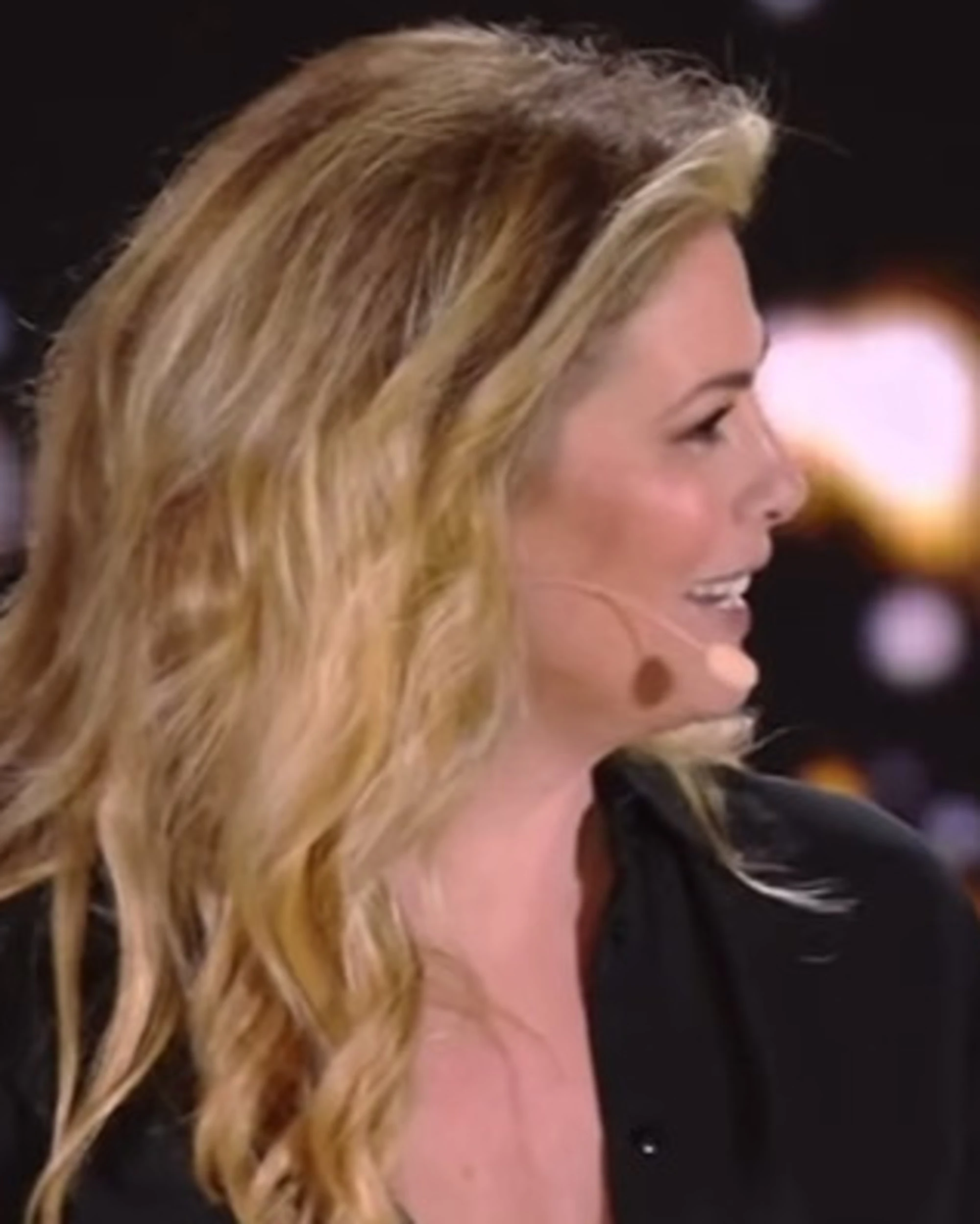 Il Volo, Vanessa Incontrada sul palco: tutti impazziti