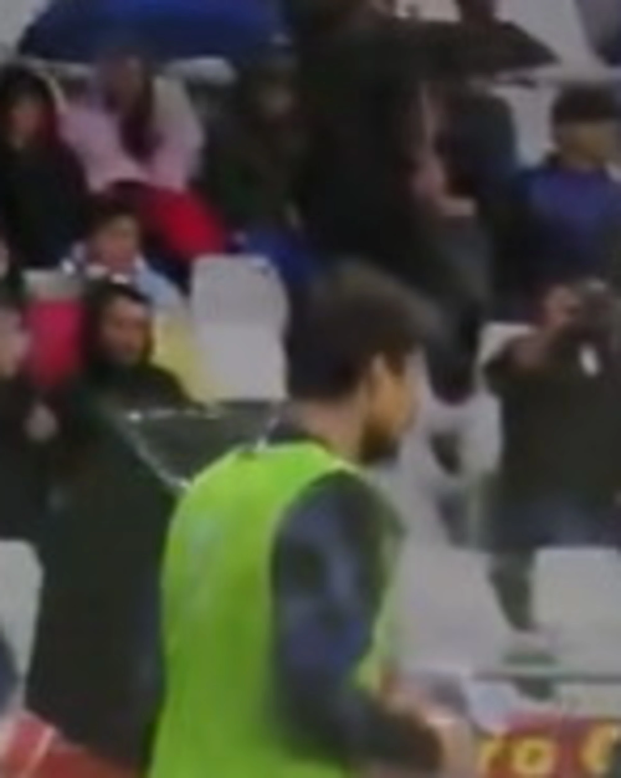 Inter-delirio, "guardate l'alluce di Acerbi"