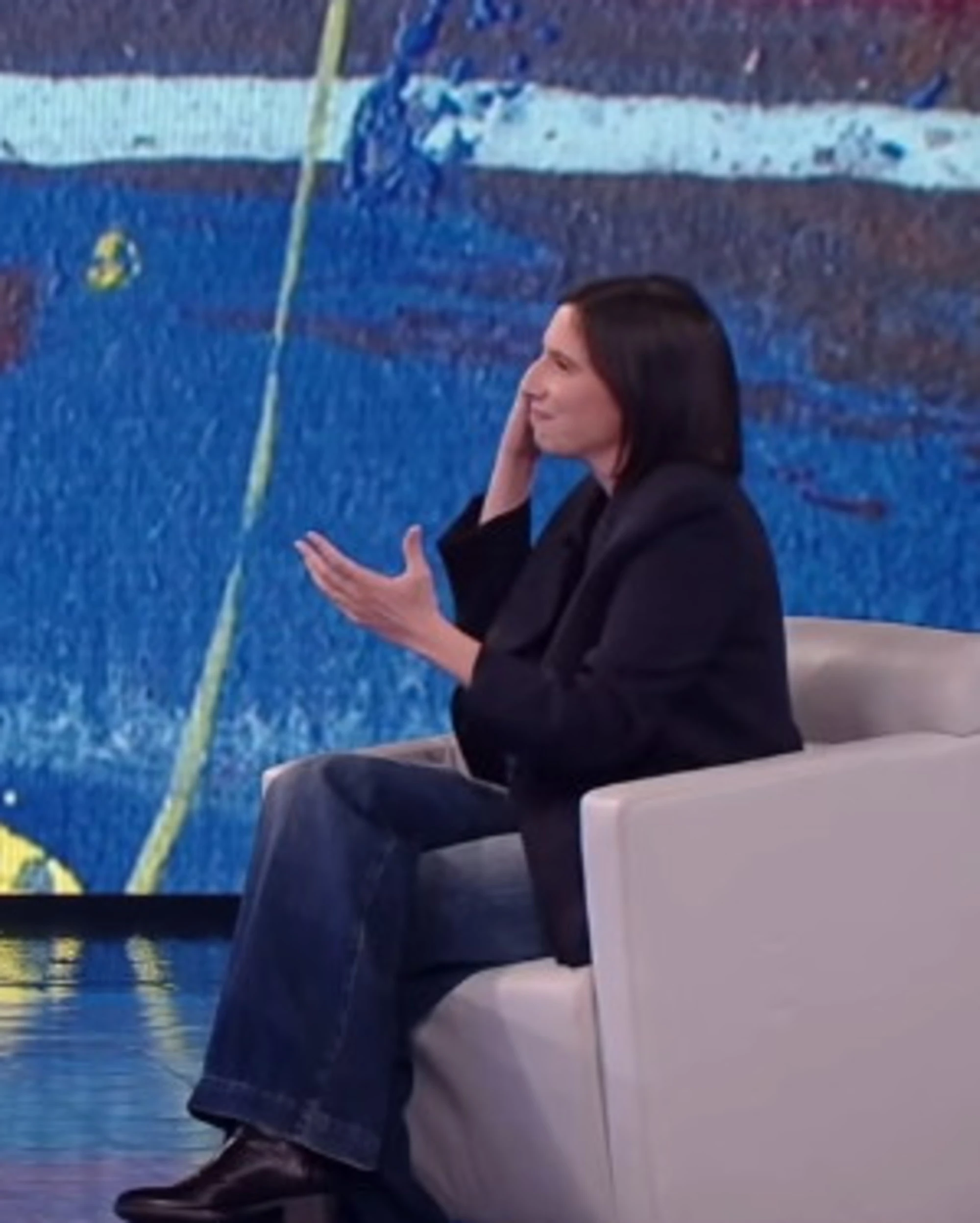 Elly Schlein, strafalcione su Fazio:" Testimonianza vivente". Travolta dal pubblico