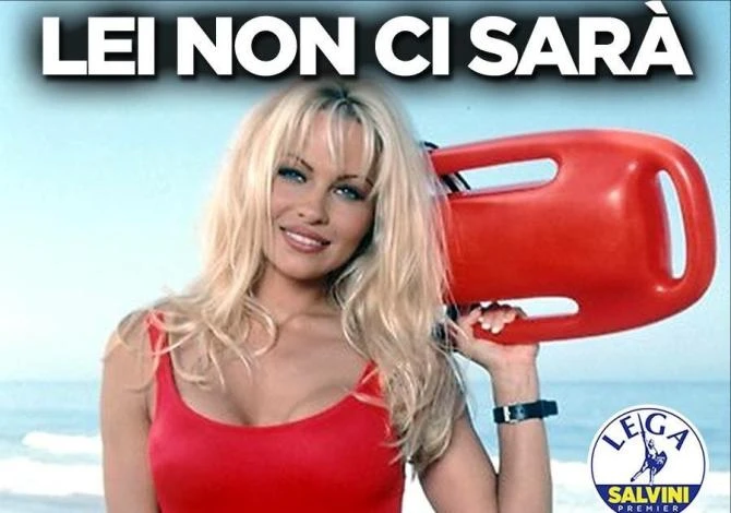 Matteo Salvini, Pamela Anderson ha paura per il ritorno del fascismo in Italia e lui la umilia così