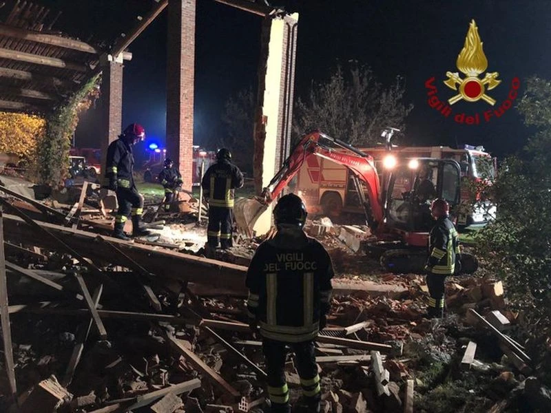 ESPLODE UNA PALAZZINA NELL'ALESSANDRINO, MORTI TRE VIGILI DEL FUOCO