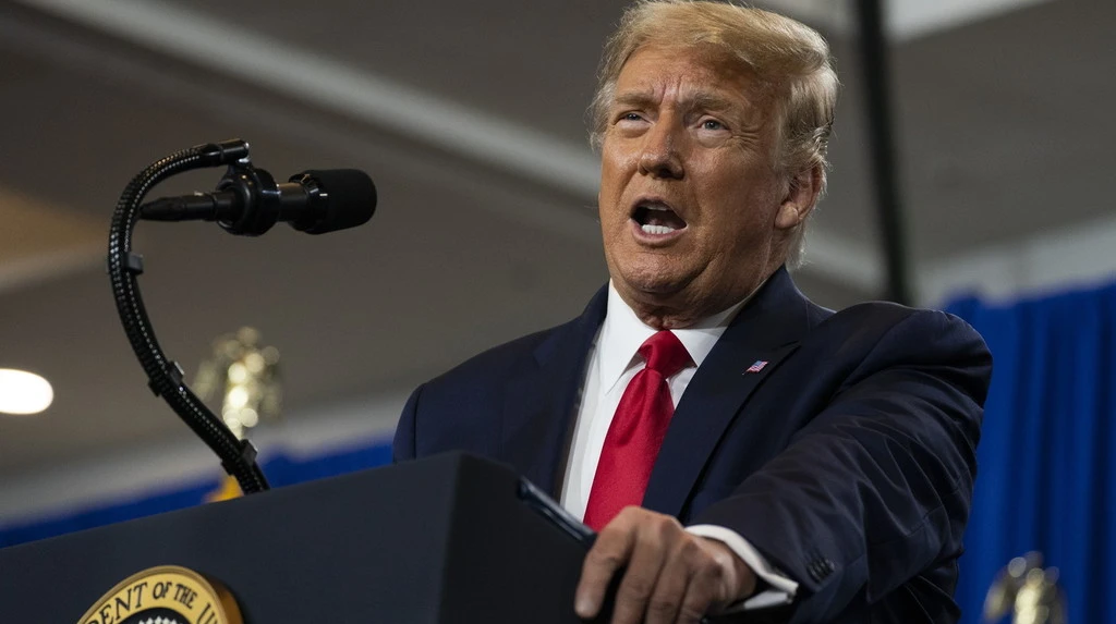 Donald Trump, "se pretende di restare presidente verrà scortato fuori a forza": ma spunta il cavillo costituzionale