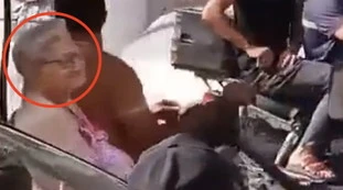 Gaza, nonna in ostaggio esibita come un trofeo: il video dell'orrore