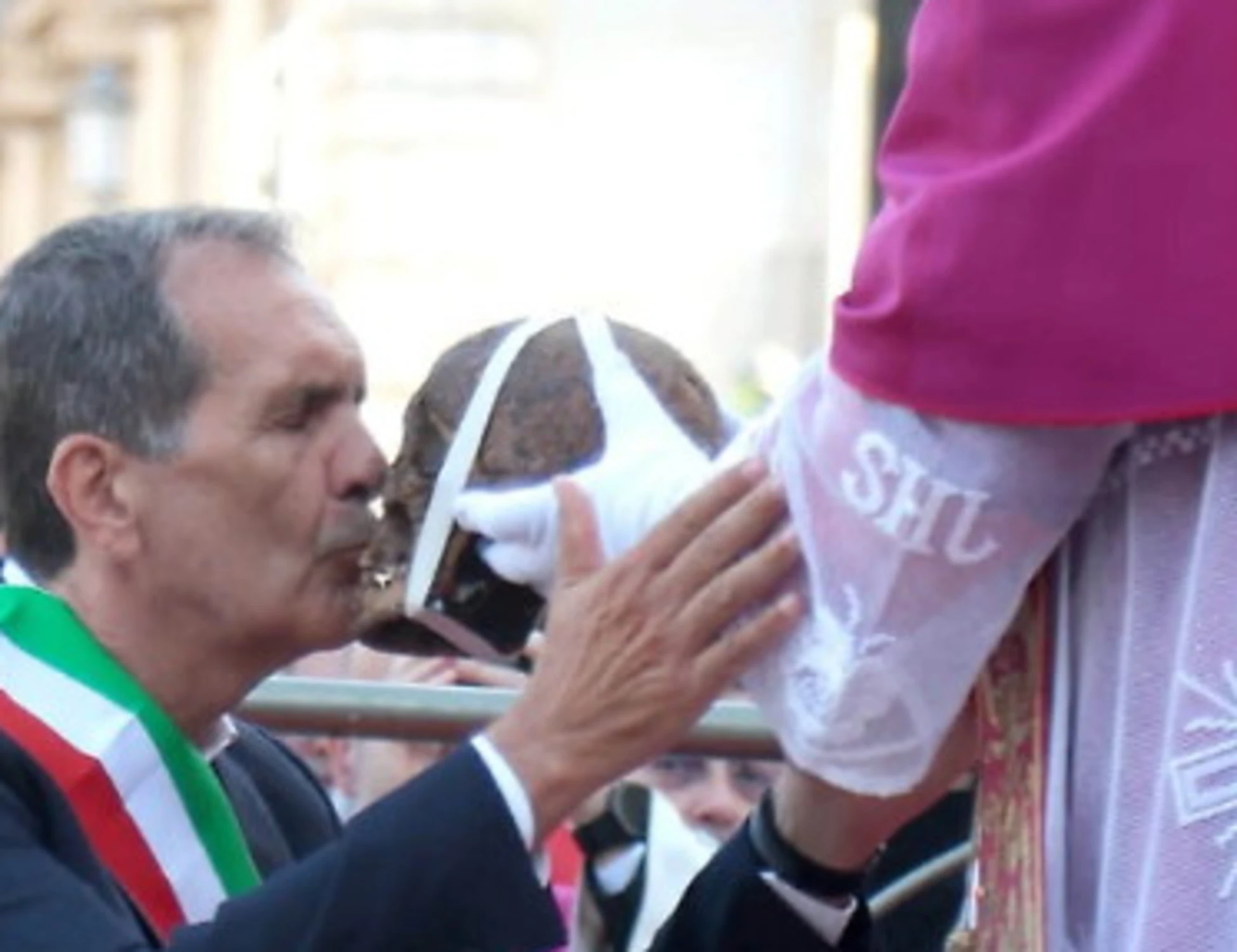 La derisione laicista delle reliquie cristiane