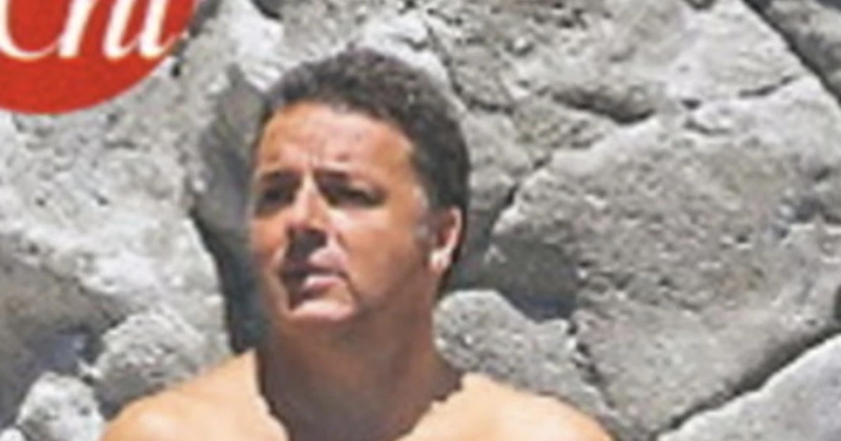 Matteo Renzi paparazzato al mare, ma c'è anche Agnese: eccola in bikini, una foto pazzesca... così