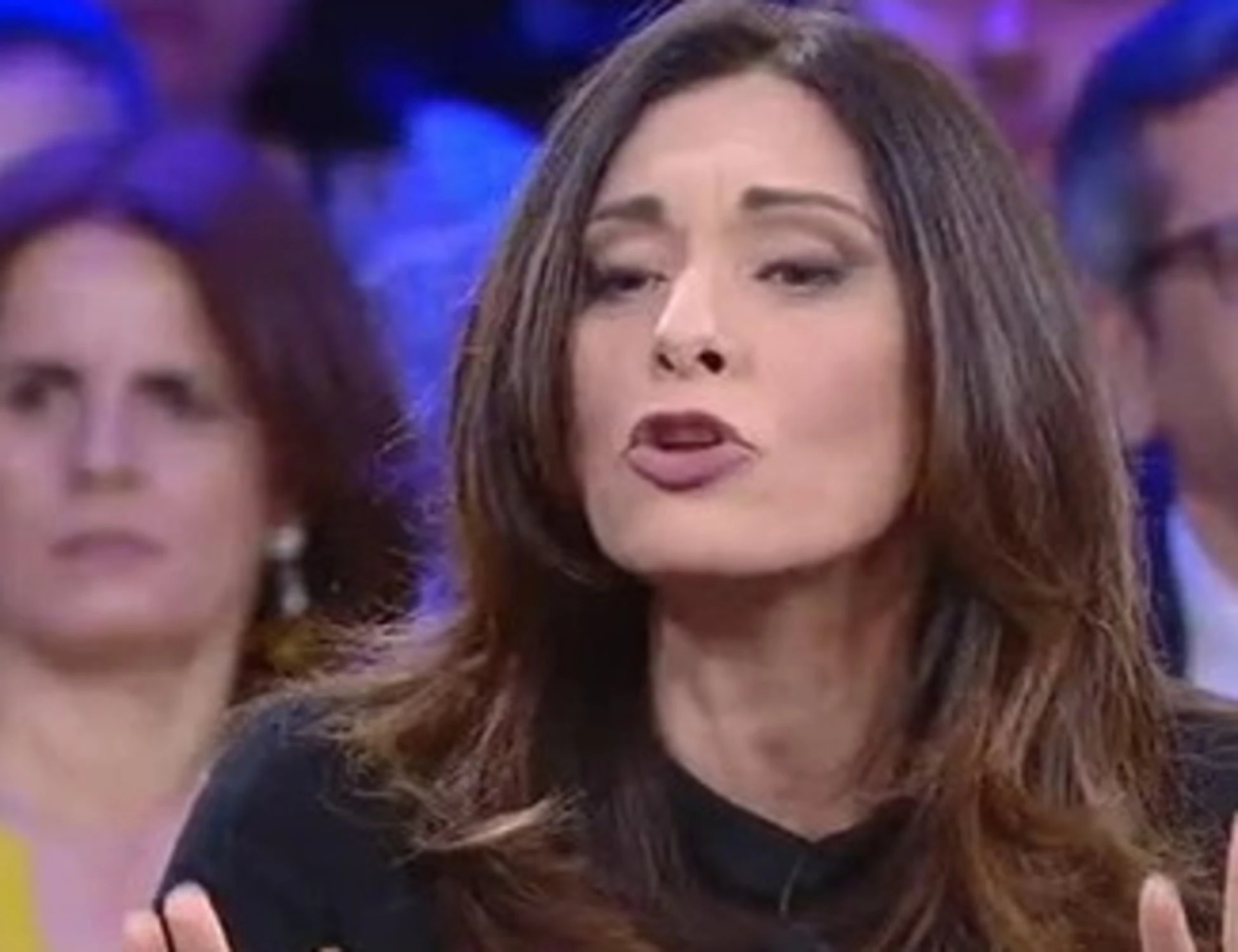Referendum, Pina Picierno insultata: "Asina", "Rosicona", Vattene". E il Pd si vergogna